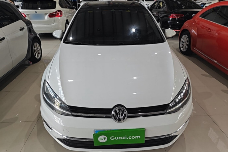 Volkswagen Golf 2020 car image #3