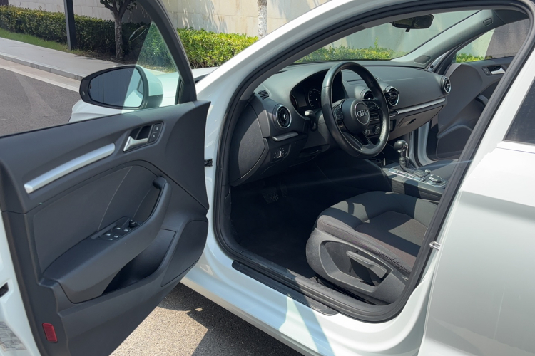 Audi A3 2019 car image #12
