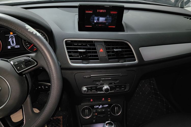 Audi Q3 2019 #13 Audi Q3 2019 car image #13