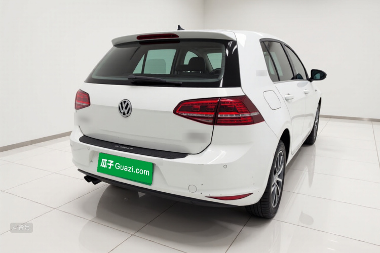 Volkswagen Golf 2017 car image #6