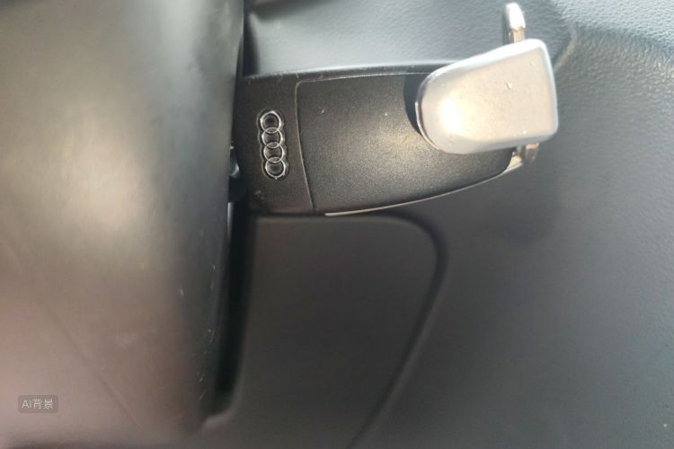 Audi Q3 2016 car image #10