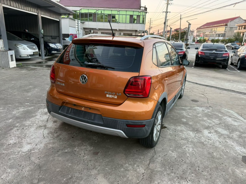 Volkswagen Polo 2015 car image #7