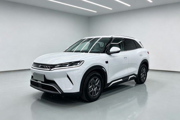 BYD YuanUP 2025 #2 BYD YuanUP 2025 car image #2