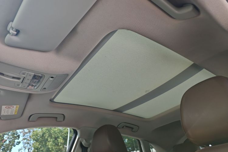 Audi Q3 2015 car image #18