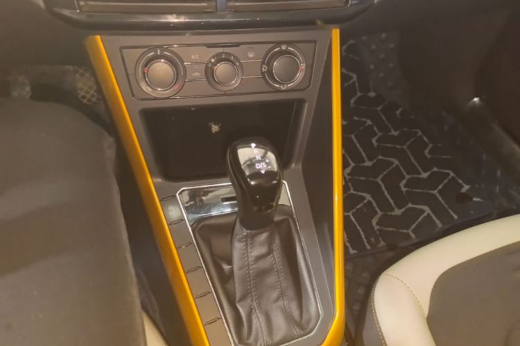 Volkswagen Polo 2019 car image #14