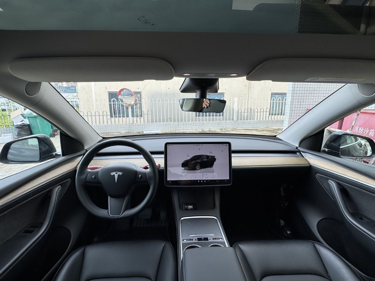 Tesla Model Y 2023 #8 Tesla Model Y 2023 car image #8