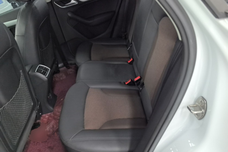 Audi Q3 2019 car image #17