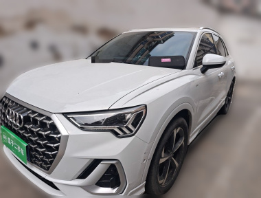 Audi Q3 2025 immagine di auto 