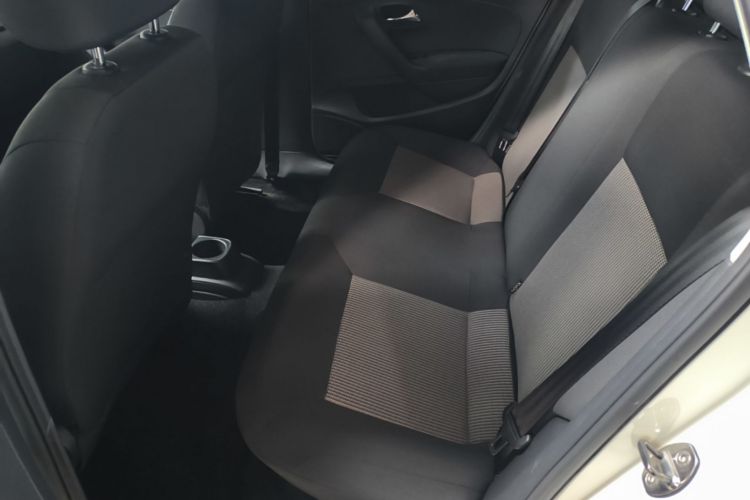 Volkswagen Polo 2018 car image #17
