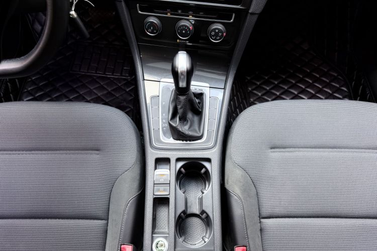 Volkswagen Golf 2018 car image #14