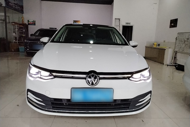Volkswagen Golf 2022 car image #3