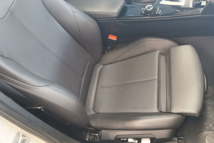 BMW 3 Series 2018 car image #24