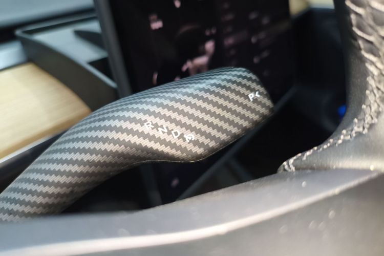 Tesla Model Y 2023 car image #18