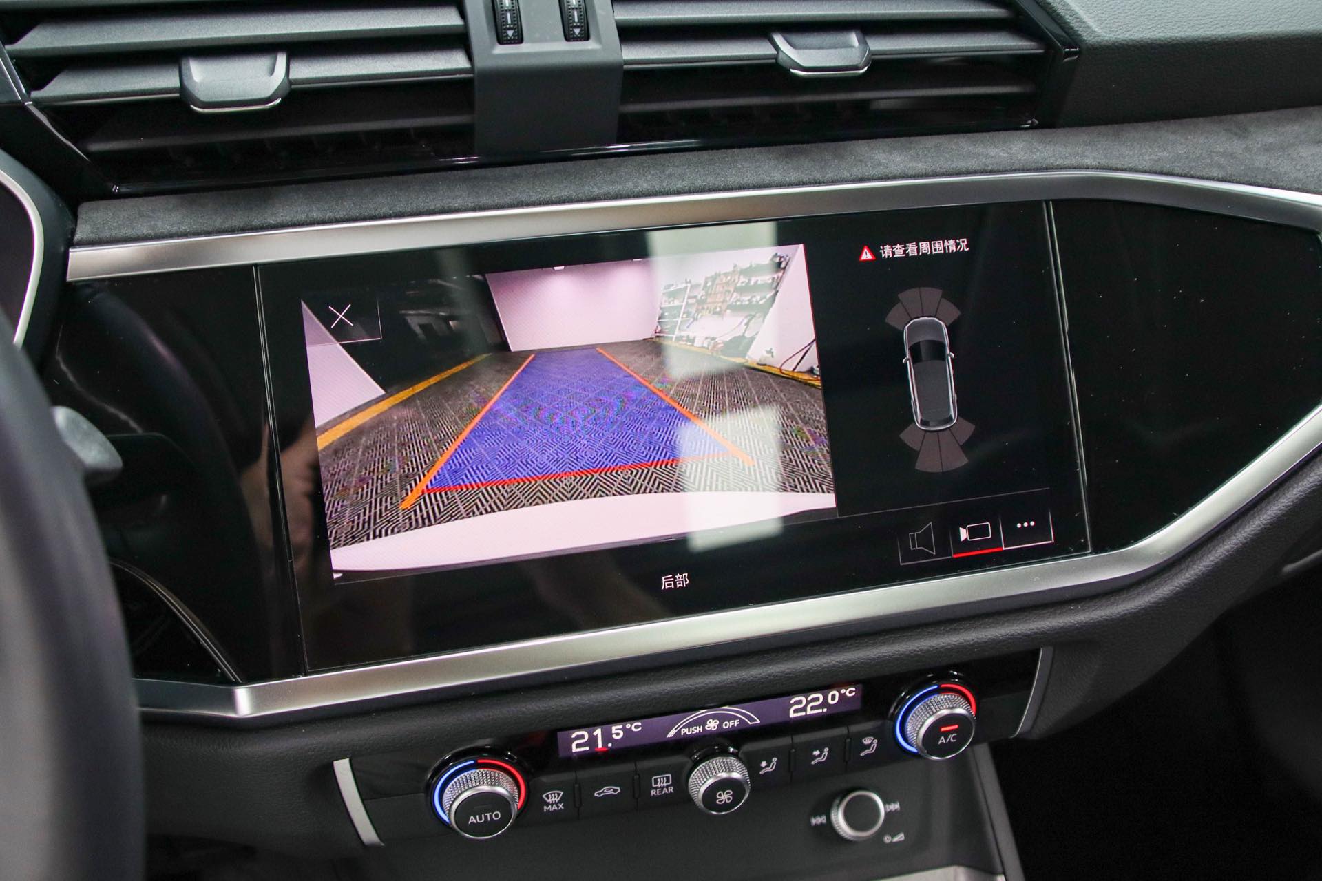 Audi Q3 2022 car image #20