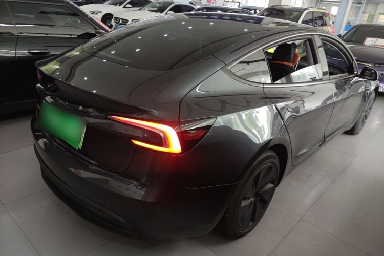 Tesla Model 3 2024 #5 Tesla Model 3 2024 صورة سيارة #5