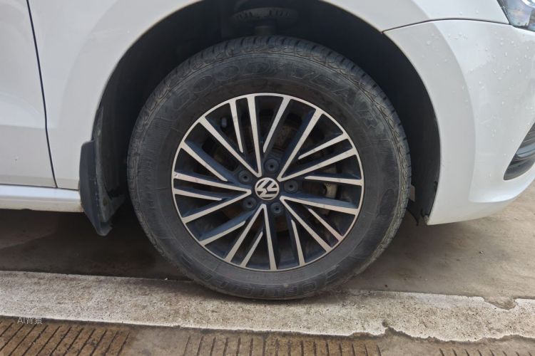 Volkswagen Polo 2018 car image #9