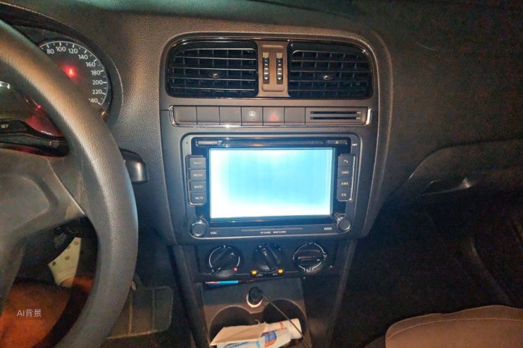 Volkswagen Polo 2015 car image #15