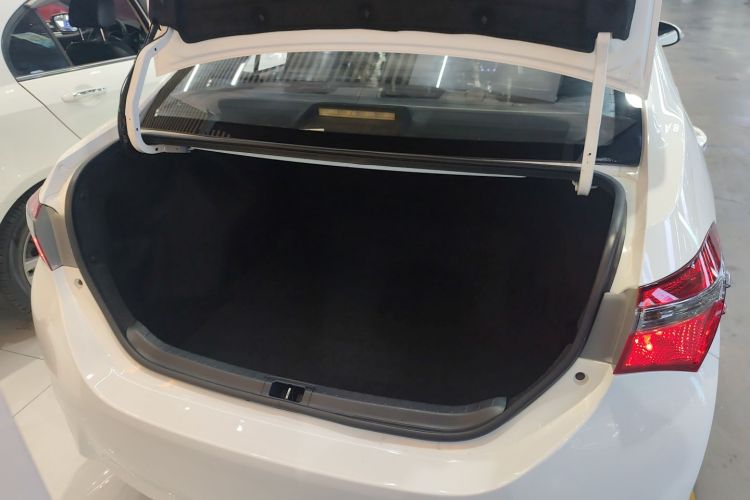 Toyota Corolla 2017 immagine di auto #19