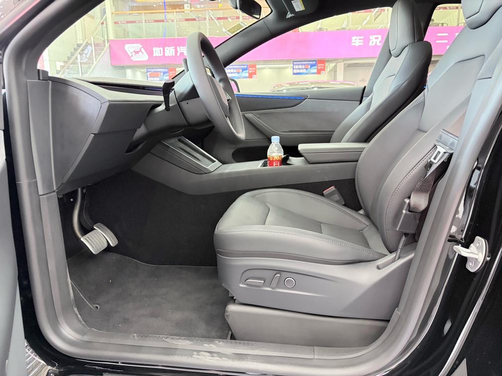 Tesla Model Y 2026 car image #21