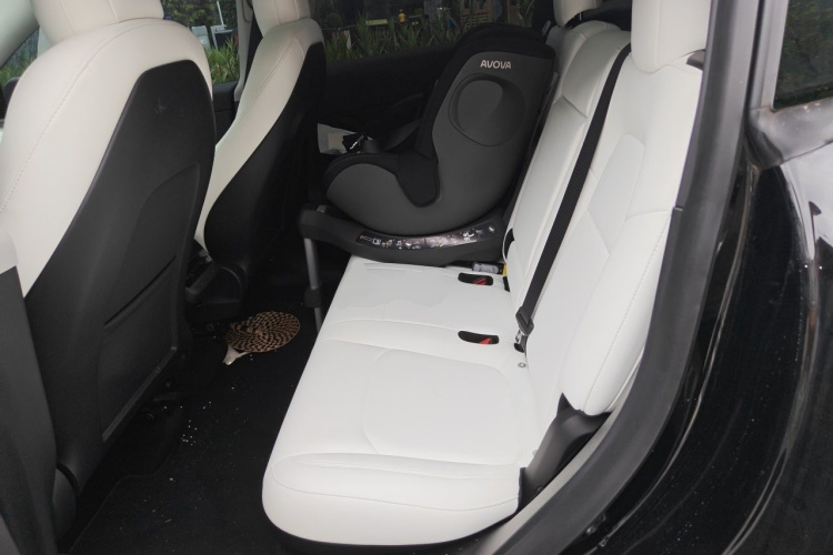 Tesla Model Y 2021 #14 Tesla Model Y 2021 car image #14
