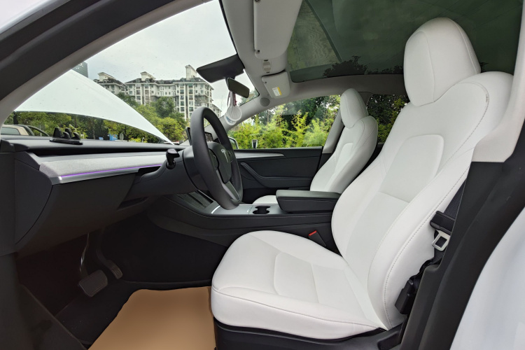 Tesla Model Y 2024 #19 Tesla Model Y 2024 car image #19
