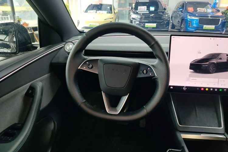 Tesla Model Y 2025 #11 Tesla Model Y 2025 car image #11
