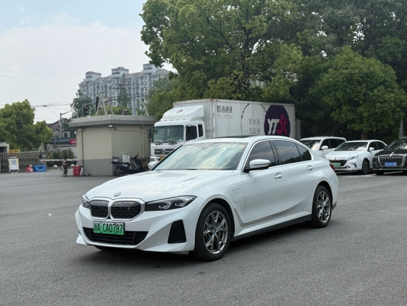 BMW i3 2024 car image 