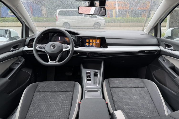 Volkswagen Golf 2021 car image #13