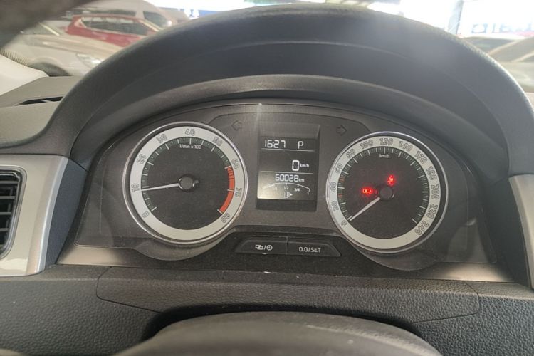 Skoda Rapid 2018 car image #16