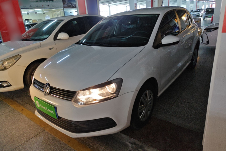 Volkswagen Polo 2019 car image #2