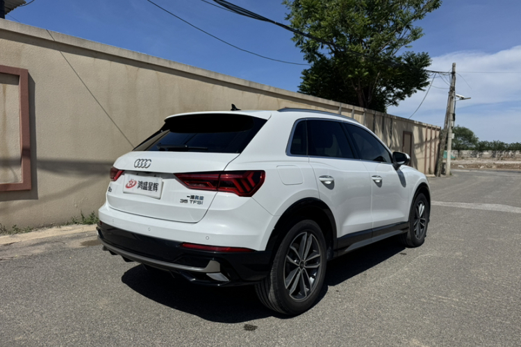 Audi Q3 2024 car image #7