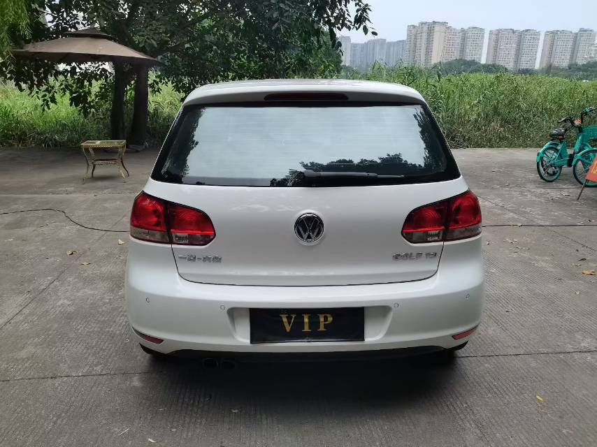 Volkswagen Golf 2011 car image #6