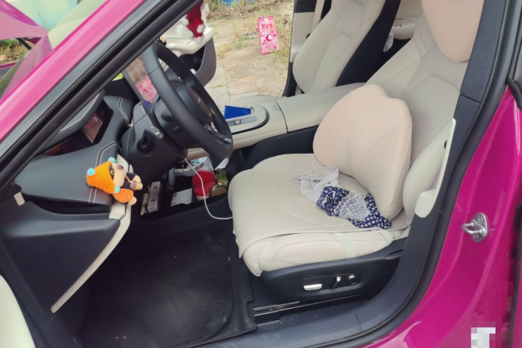 MI SU7 2025 immagine di auto #19