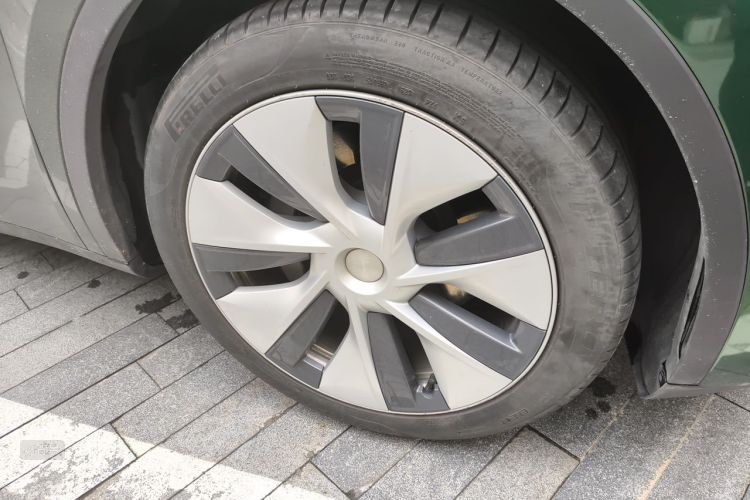 Tesla Model Y 2023 car image #9