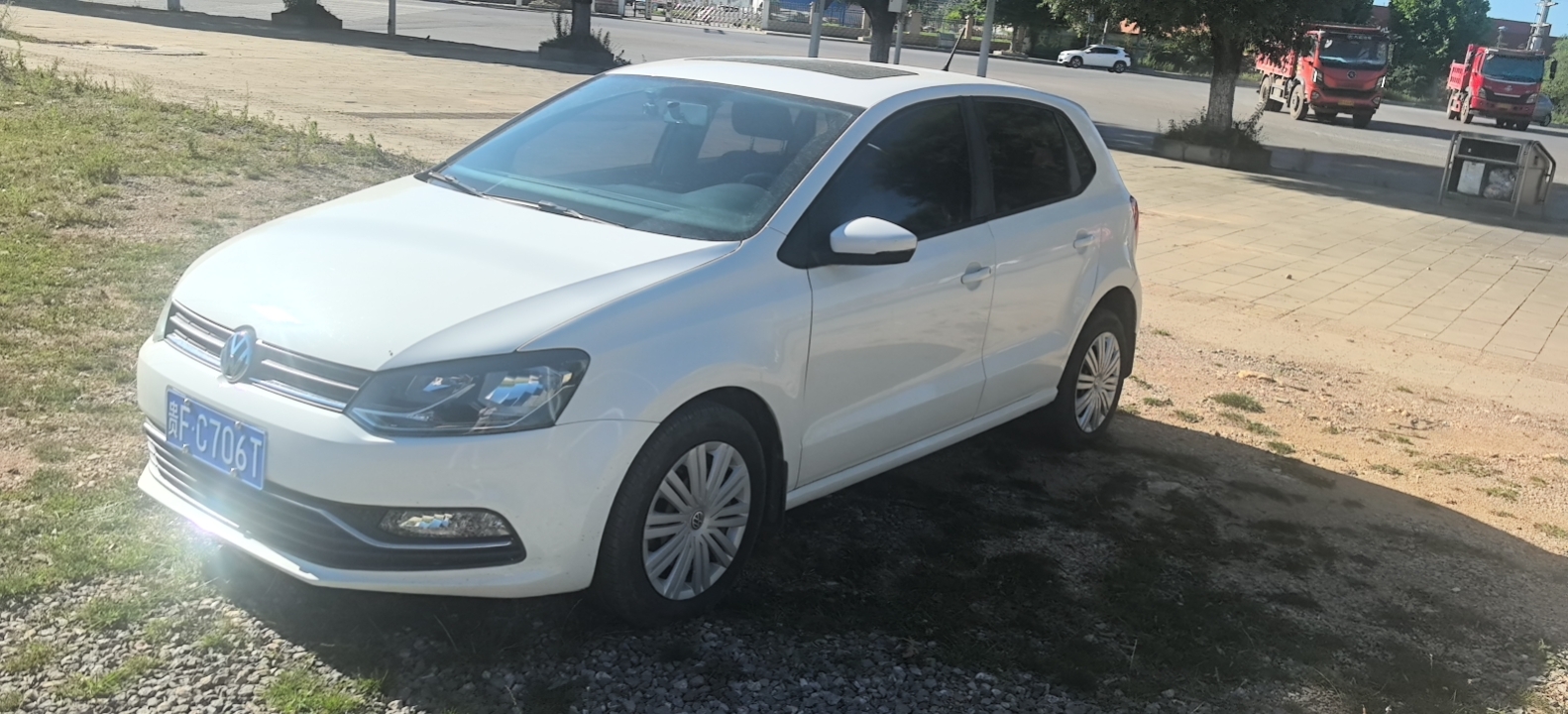 Volkswagen Polo 2016 car image #2