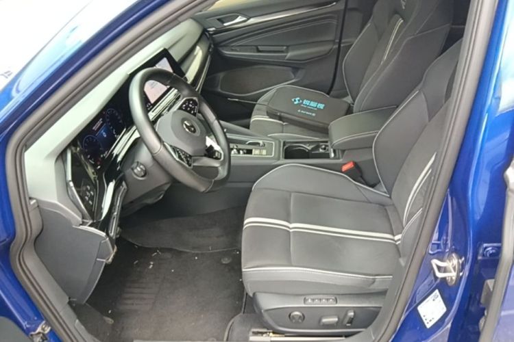 Volkswagen Golf 2021 car image #17