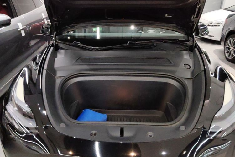 Tesla Model Y 2023 car image #20