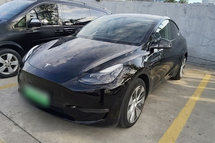 Tesla Model Y 2021 صورة سيارة #2