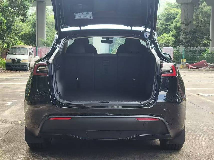 Tesla Model Y 2023 #7 Tesla Model Y 2023 car image #7