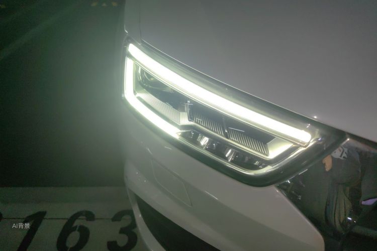 Audi Q3 2018 car image #8