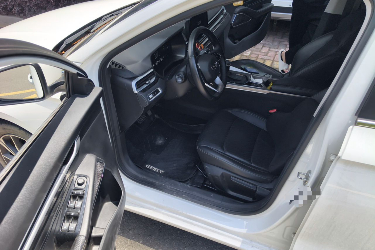 GEELY Emgrand 2021 car image #9