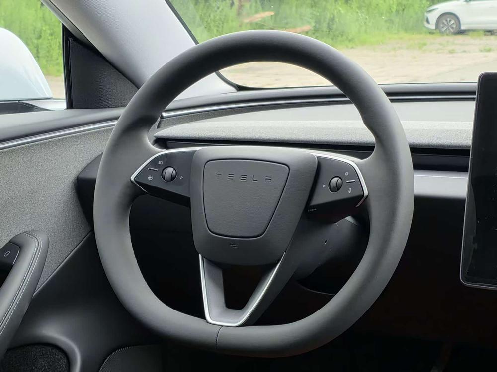 Tesla Model 3 2026 car image #12