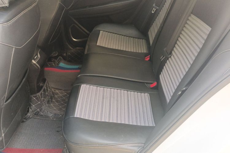 GEELY Emgrand 2019 car image #14