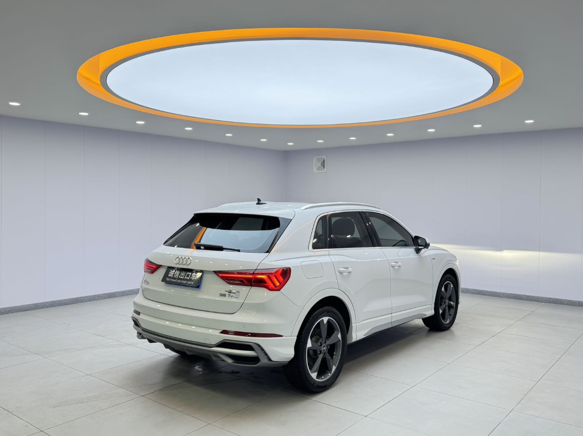 Audi Q3 2022 car image #7