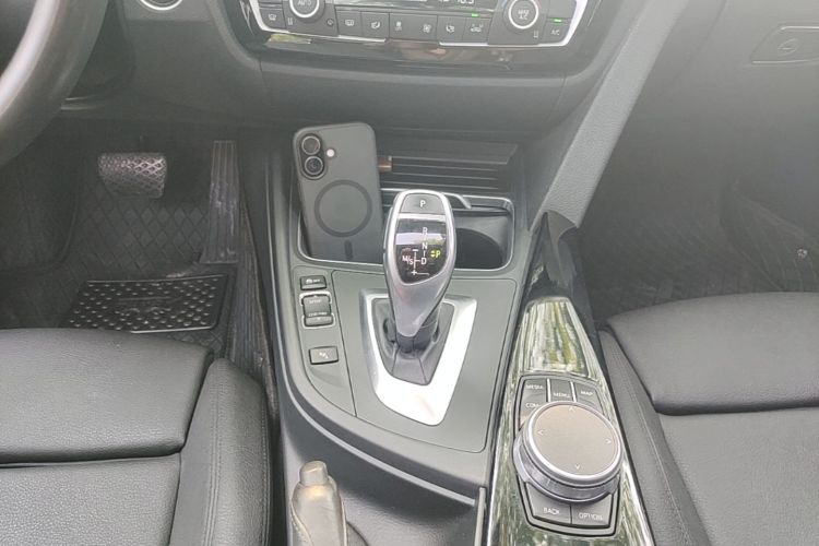 BMW 3 Series 2018 #14 BMW 3 Series 2018 car image #14