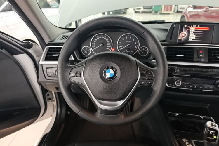 BMW 3 Series 2017 car image #11