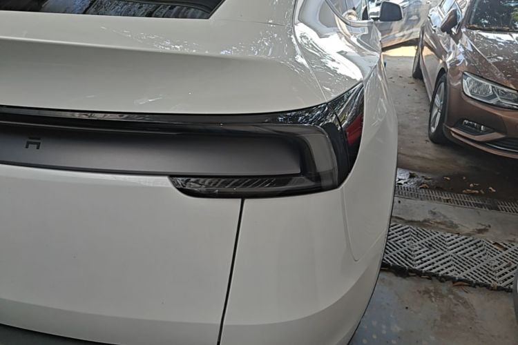 Tesla Model Y 2026 #8 Tesla Model Y 2026 car image #8