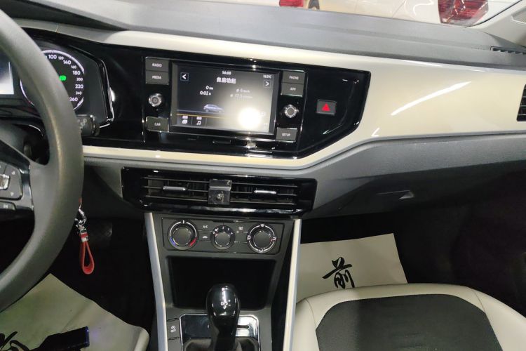 Volkswagen Polo 2020 car image #13