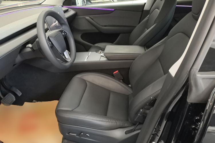 Tesla Model Y 2025 #15 Tesla Model Y 2025 car image #15