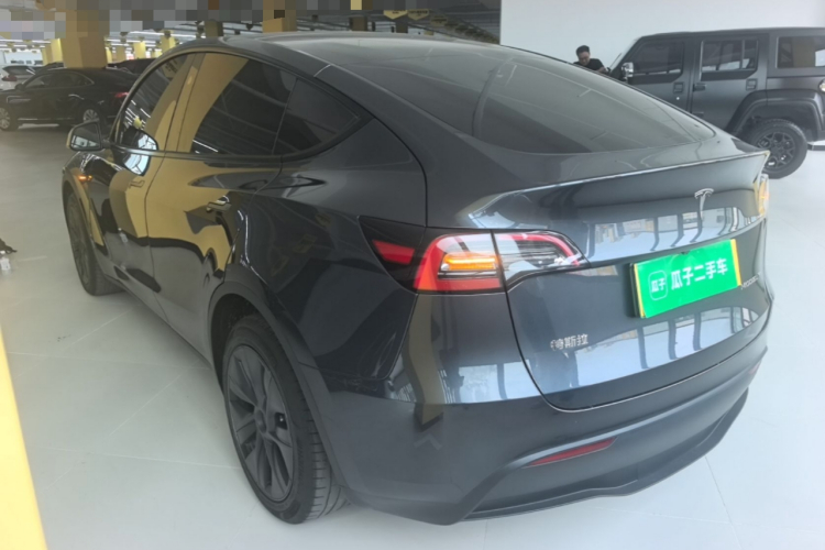 Tesla Model Y 2024 car image #7